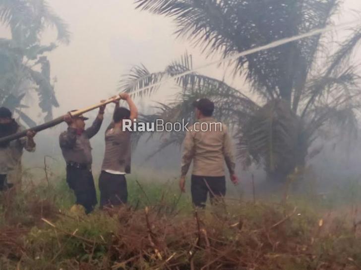Karlahut di Rokan Hilir Masih Berlangsung, Pemadaman Masih Dilakukan