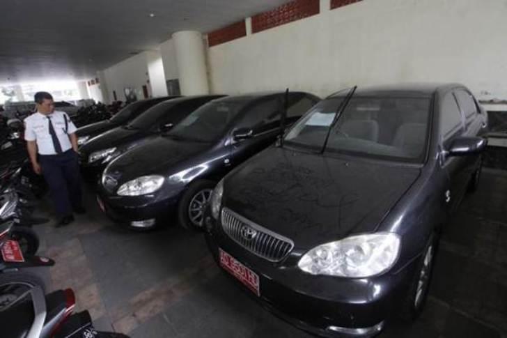 Lah, Pengadaan Mobil Dinas Gubernur Riau Juga Dikorupsi?