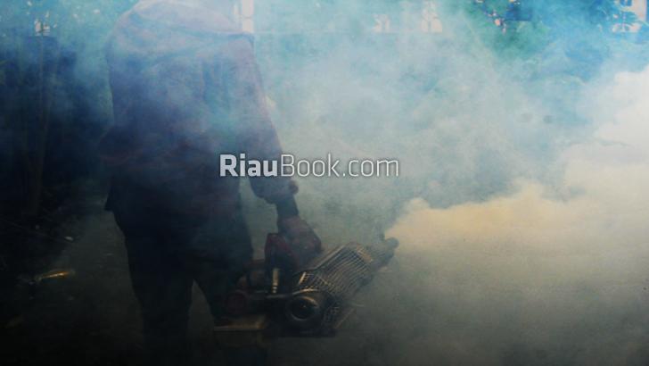 Foto Cerita: 'Fogging' Cegah Meluasnya DBD Di Pekanbaru