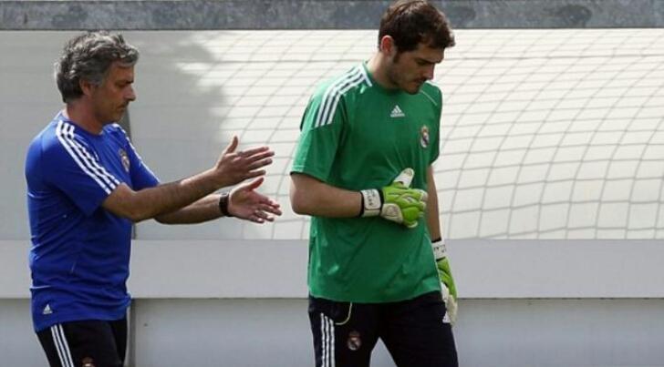 Casillas Akhirnya Ungkapkan Penyebab Perseteruan dengan Mourinho