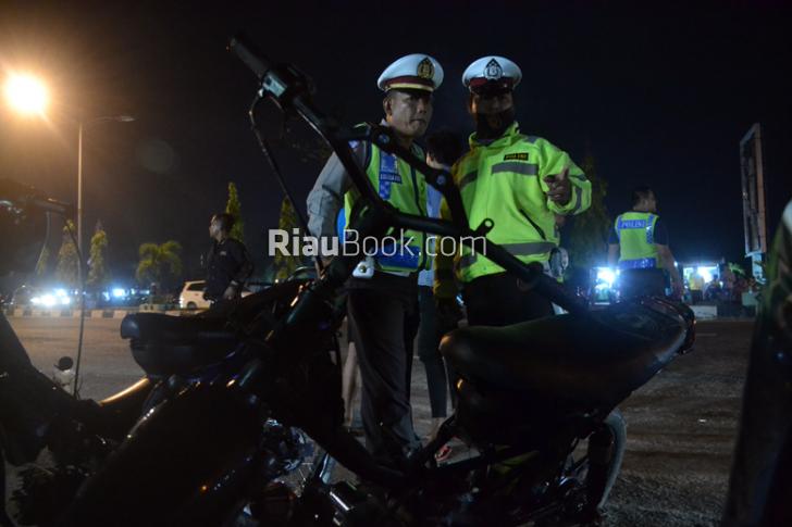 Cegah Balap Liar, Polres Dumai Swiping Motor Parkir di Kawasan Tertib Lalu Lintas
