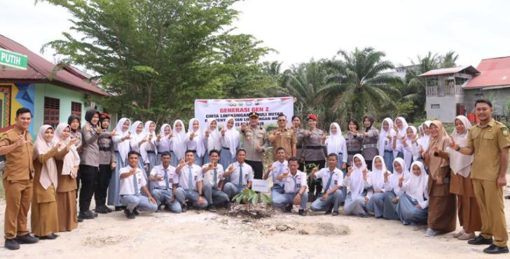 Srikandi Polwan Polres Rohil Ajak Generasi Gen Z Peduli Lingkungan Melalui Green Policing