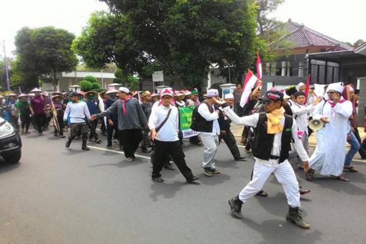 Demi Desak Tangkap Ahok, Ribuan Peserta Aksi 212 Ciamis Jalan Kaki ke Jakarta