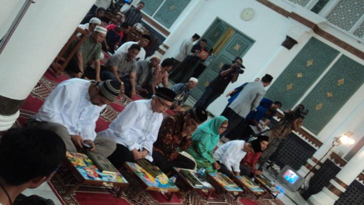 Keren, Cagub dan Cawagub Aceh Tes Baca Al Quran. Alhamdulillah, Semua Lulus