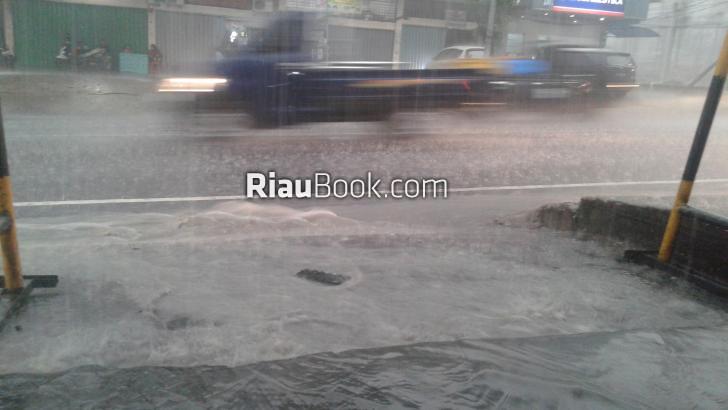 Upacara Sumpah Pemuda Bengkalis Diguyur Hujan Deras, Pesertanya Mengungsi