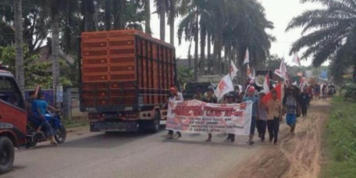 Ratusan Warga Suku Anak Dalam Protes dan Jalan Kaki ke Istana Negara