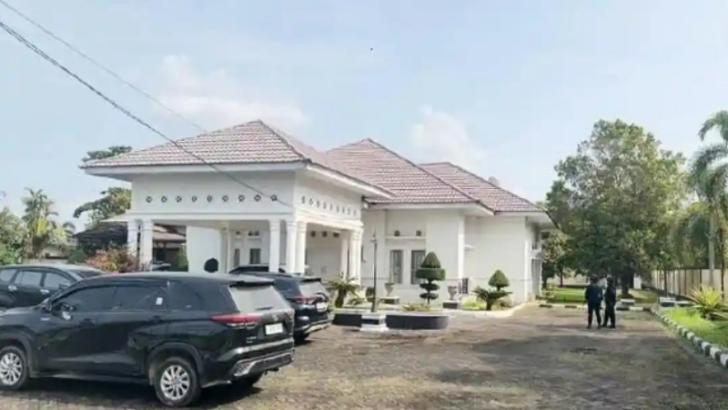 Bupati Kuansing, Suhardiman Amby Terjaring OTT KPK