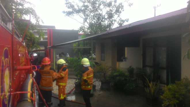 Api Muncul Setelah Suara Petir, Rumah Nyaris Terbakar