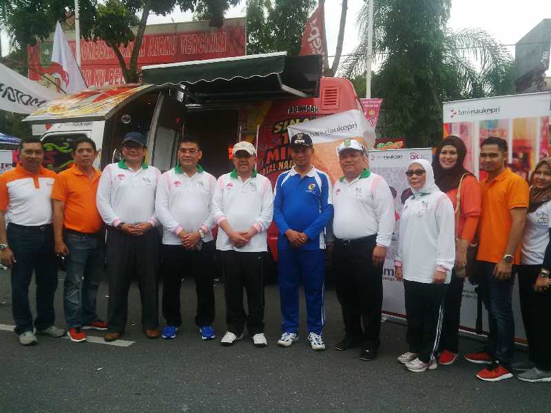 Bantu 4 Bus Samsat Keliling, Bank Riau-Kepri Komit Dukung Peningkatan PAD