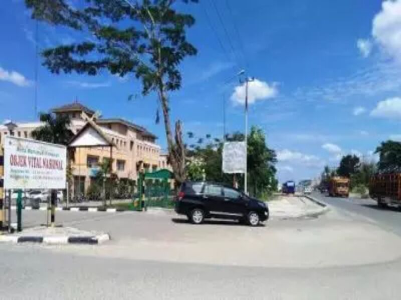 Beton Pembatas Jalan Dibangun PT RAPP Diatas DMJ Disuruh Bongkar