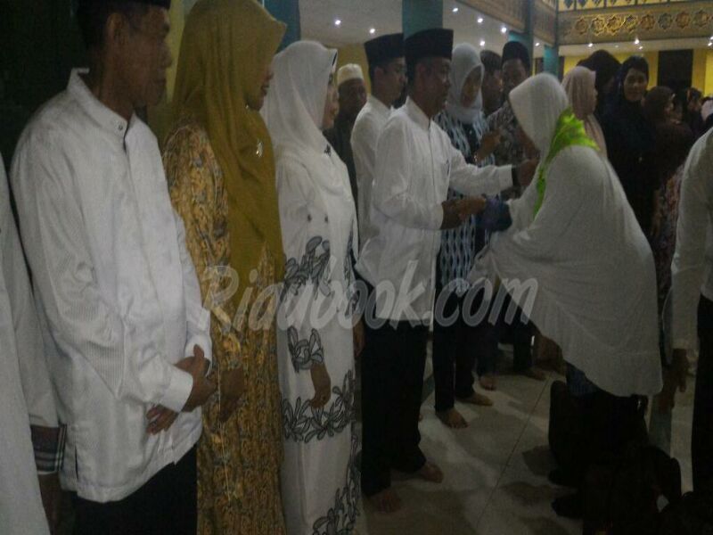Bupati Harris Lepas Rombongan JCH Pelalawan Untuk Menunai Ibadah Haji