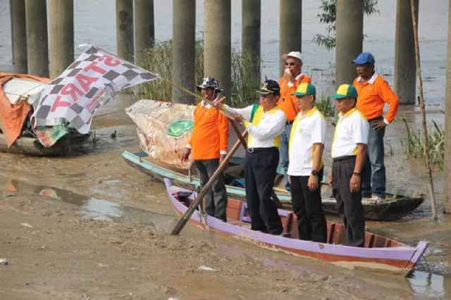 Datang dan Saksikan Besok Pacu Sampan Leper di Sungai Luar, Jembatan Getek Inhil