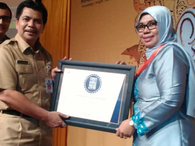 Dinas Kesehatan Kota Pekanbaru Mendapatkan Penghargaan Service Excellence Award 2016 Pekanbaru