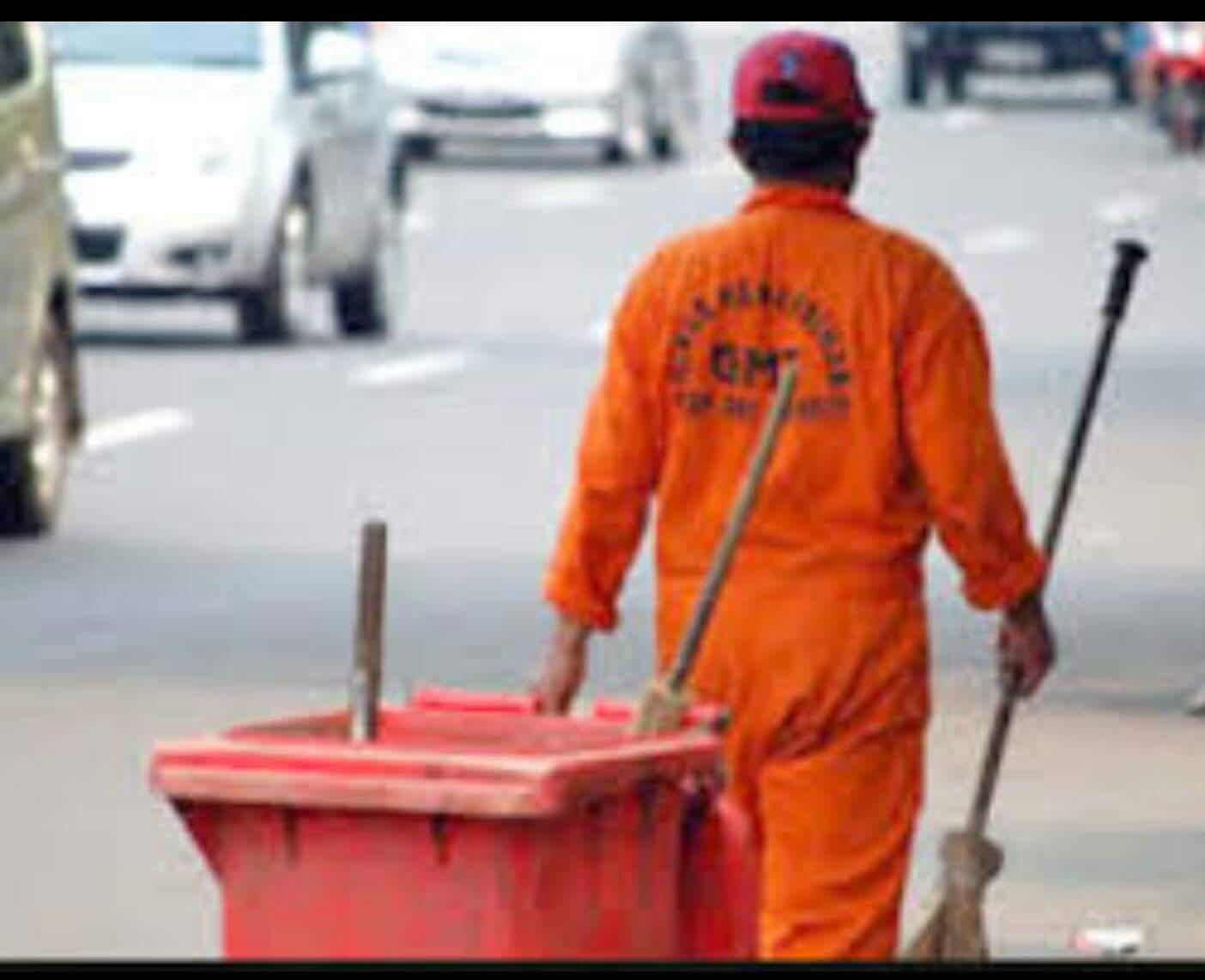 Gajah Datang Bertarung, Pelanduk Mati Terjepit!