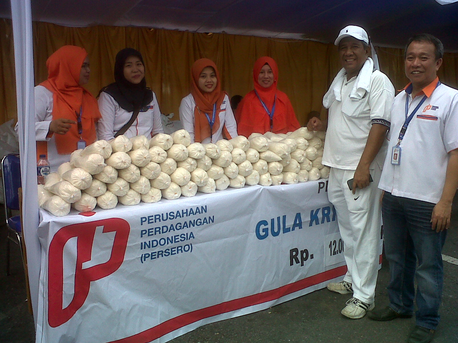 Ibu..Jangan Kuatir Ia.. Bulog Jual Gula Rp13.000/kg