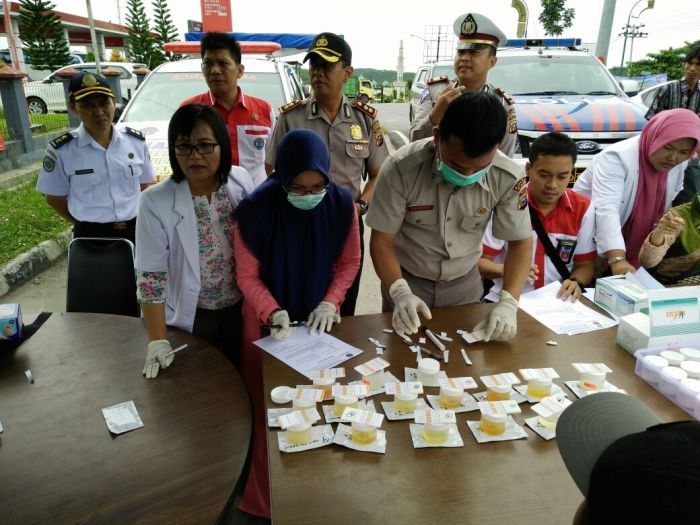 Jelang Arus Mudik, Tim Gabungan Periksa Kesehatan Pengemudi di Pelalawan