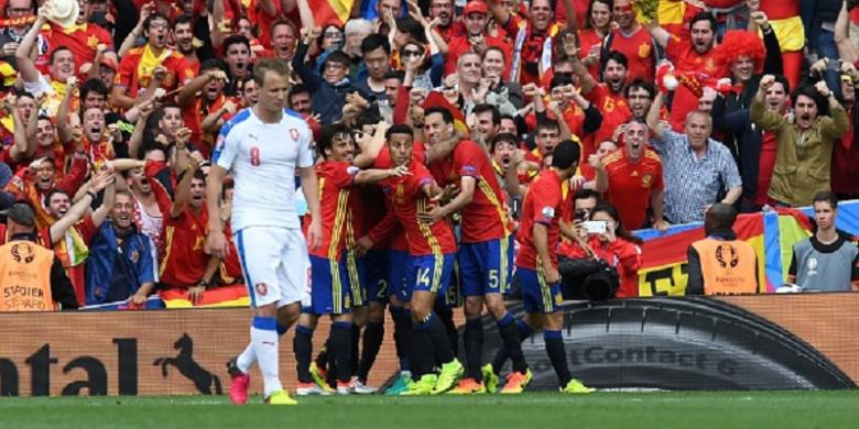Kegilaan Petr Cech Nyaris Gagalkan Kemenangan Spanyol, Saksikan...