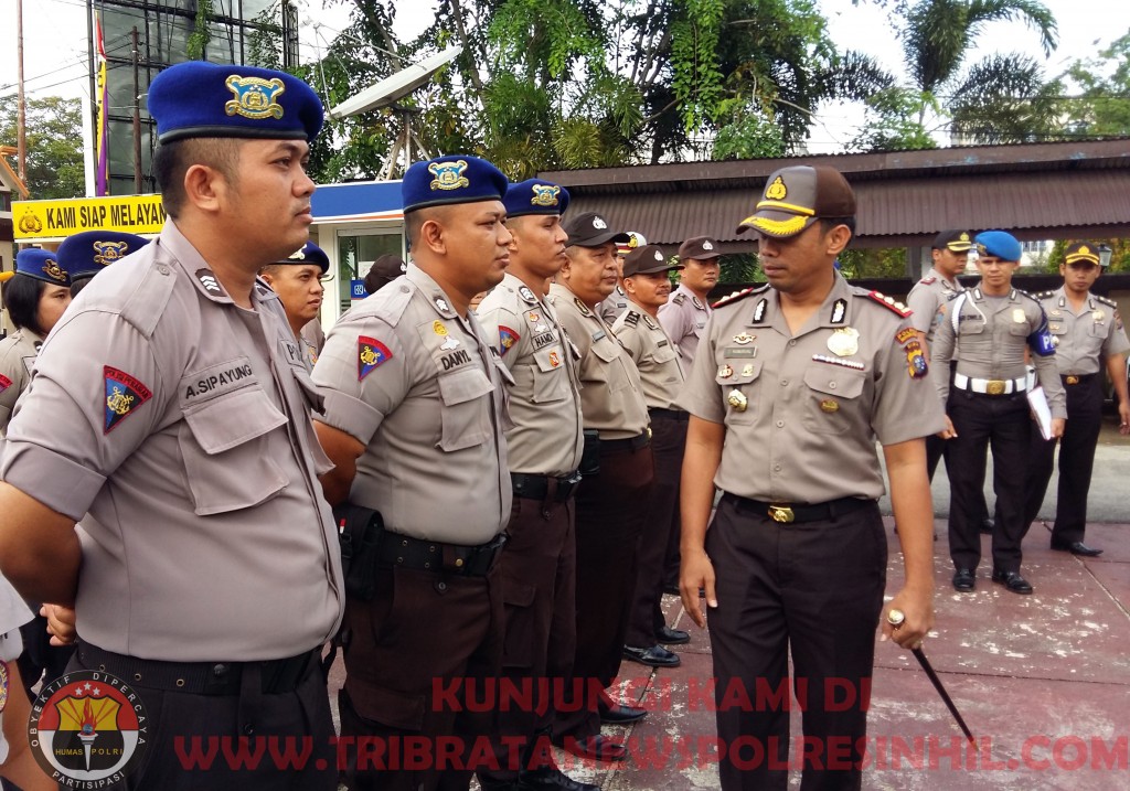 Laksanakan Apel Pagi, Kapolres Inhil Cek Kehadiran Personil