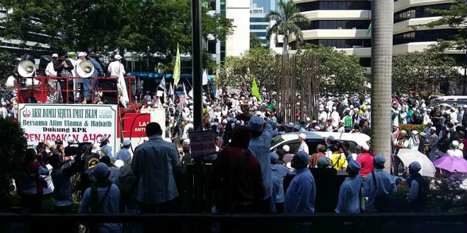 Lalu Lintas Menuju Rasuna Said Lumpuh, Ratusan Massa Demo Depan KPK