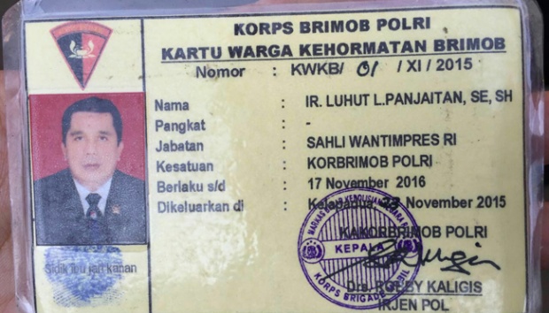Luhut P Panjaitan Ternyata Punya Kartu Brimob