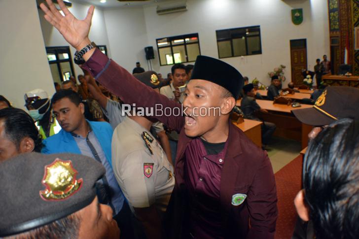Mahasiswa Dumai Meminta Usut dan Pecat Sekda Dumai Terkait Beasiswa
