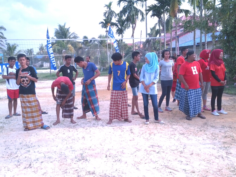 Main Volly Pakai Sarung, Pemuda gang Taufik Dumai Meriahkan HUT RI Ke 71