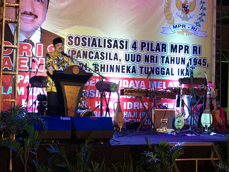 Melalui Pagelaran Seni dan Budaya, Idris Laena Sosialisasikan 4 Pilar MPR