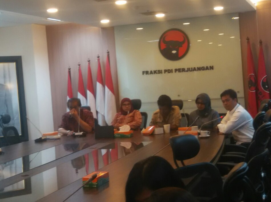 Menteri Diminta Keluarkan Permen Atasi Polemik Transportasi Online