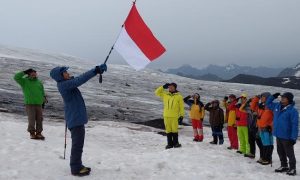 Merah Putih Akhirnya Berkibar di Puncak Tertinggi Eropa!