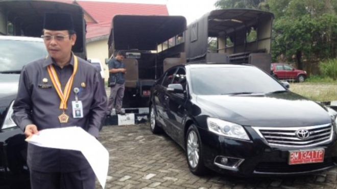 Mungkin Pencitraan Mirip Jokowi, Sekda Riau Zaini Ogah Gunakan Tiga Mobil Dinas Mewah, Pilih Naik Oplet