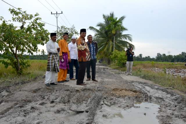 Pakai Transportasi Darat, Wardan Tinjau Langsung Kondisi Jalan di Inhil Selatan