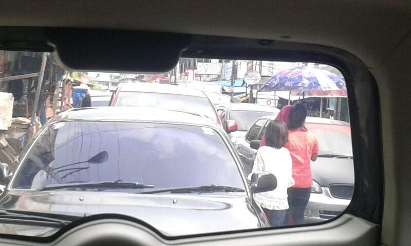 Pasar Ramayana Pekanbaru Banjir Pengunjung, Polisi Bingung Atur Kemacetan