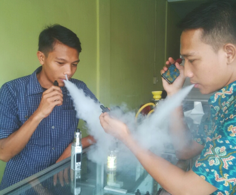 Pengguna Vape Dumai Sebut Lebih Irit dan Aman dari Menghisap Rokok