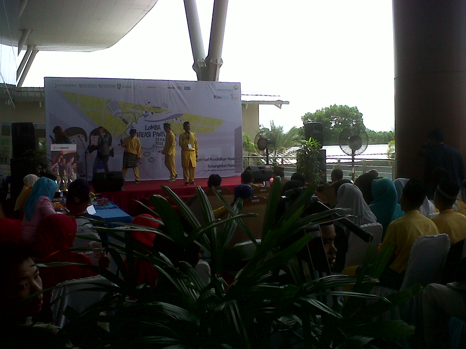 Pengunjung SSK II Apresiasi Lomba Pantun Riau Book