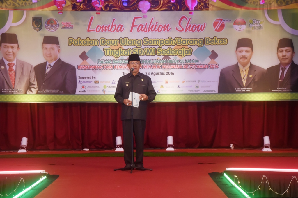 Peringati HLH Se-Dunia, BLH Inhil Bekerjasama 22 Perusahaan Adakan Fashion Show Pakaian Daur Ulang