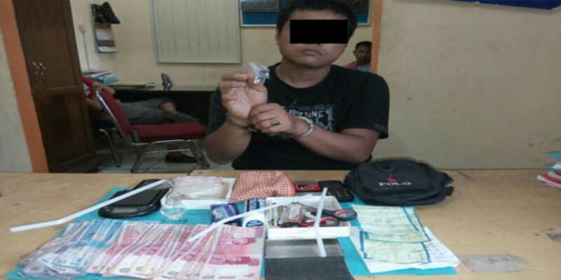 Polisi Ciduk Tersangka Pengedar Sabu di Pasar, Seperangkat Alat Hisap Diamakan
