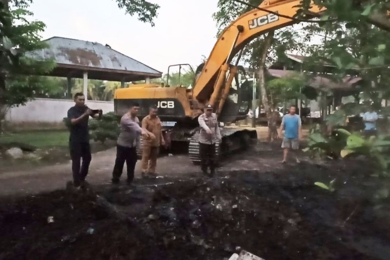 Polisi Musnahkan Daging Jarahan Warga Bengkalis