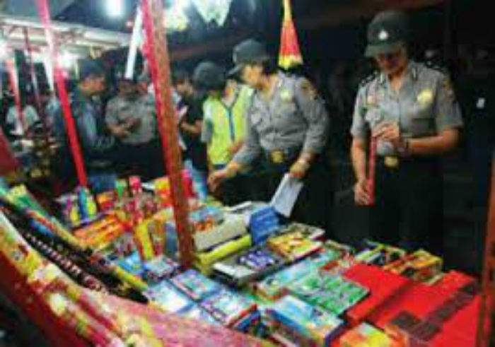 Polisi Sita Puluhan Jenis Petasan di Bikit Raya