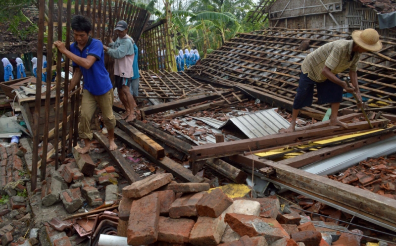 Puluhan Rumah Porak-poranda Dihantam Puting Beliung di Deliserdang