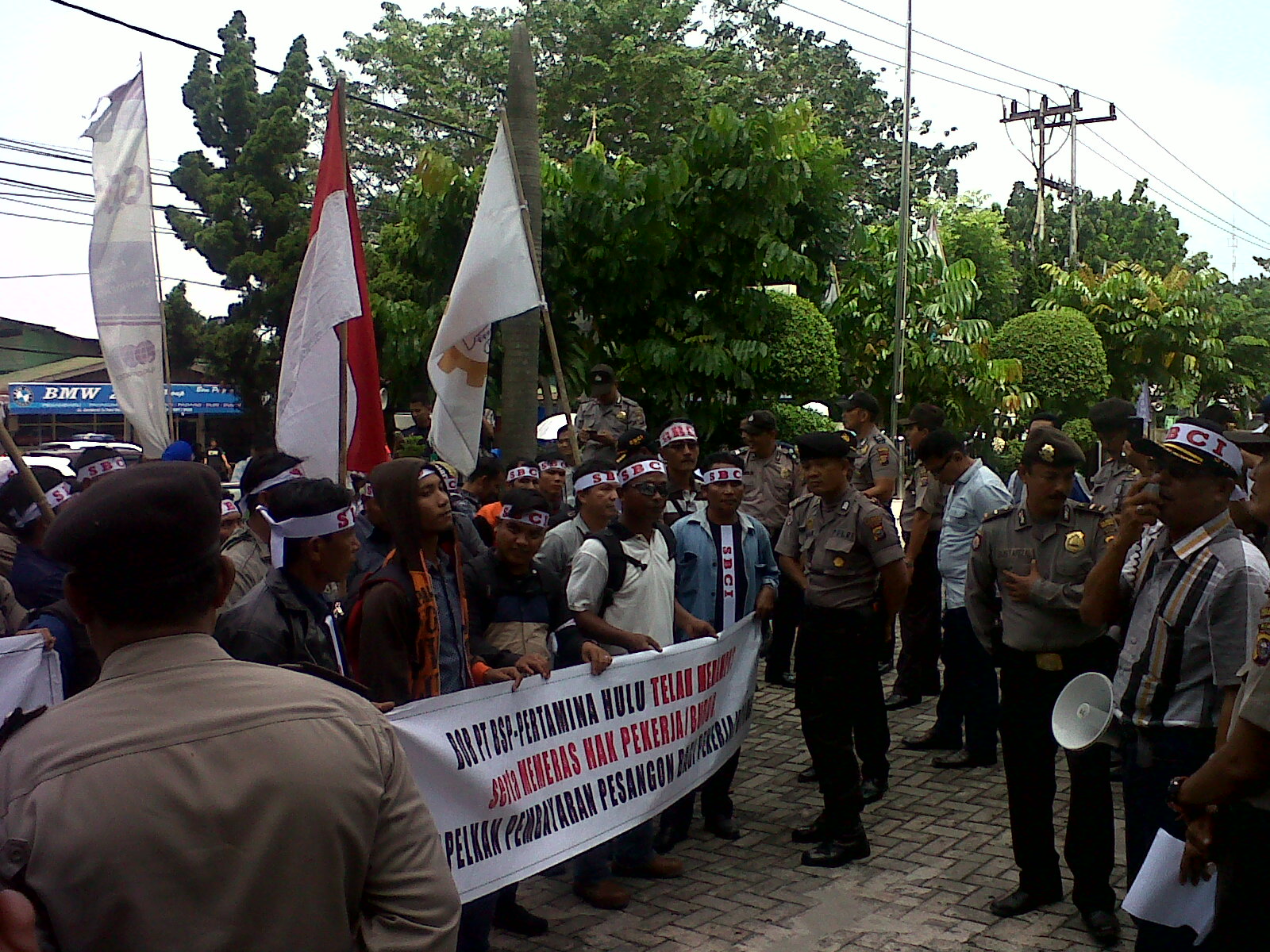 Ratusan Buruh di BOB PT BSP Geruduk SKK Migas Sumbagut di Gedung Sucofindo