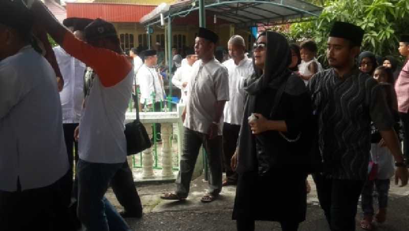 Riau Kembali Berduka, Ibunda Pelantun 'Laksamana Raja di Laut' Tutup Usia