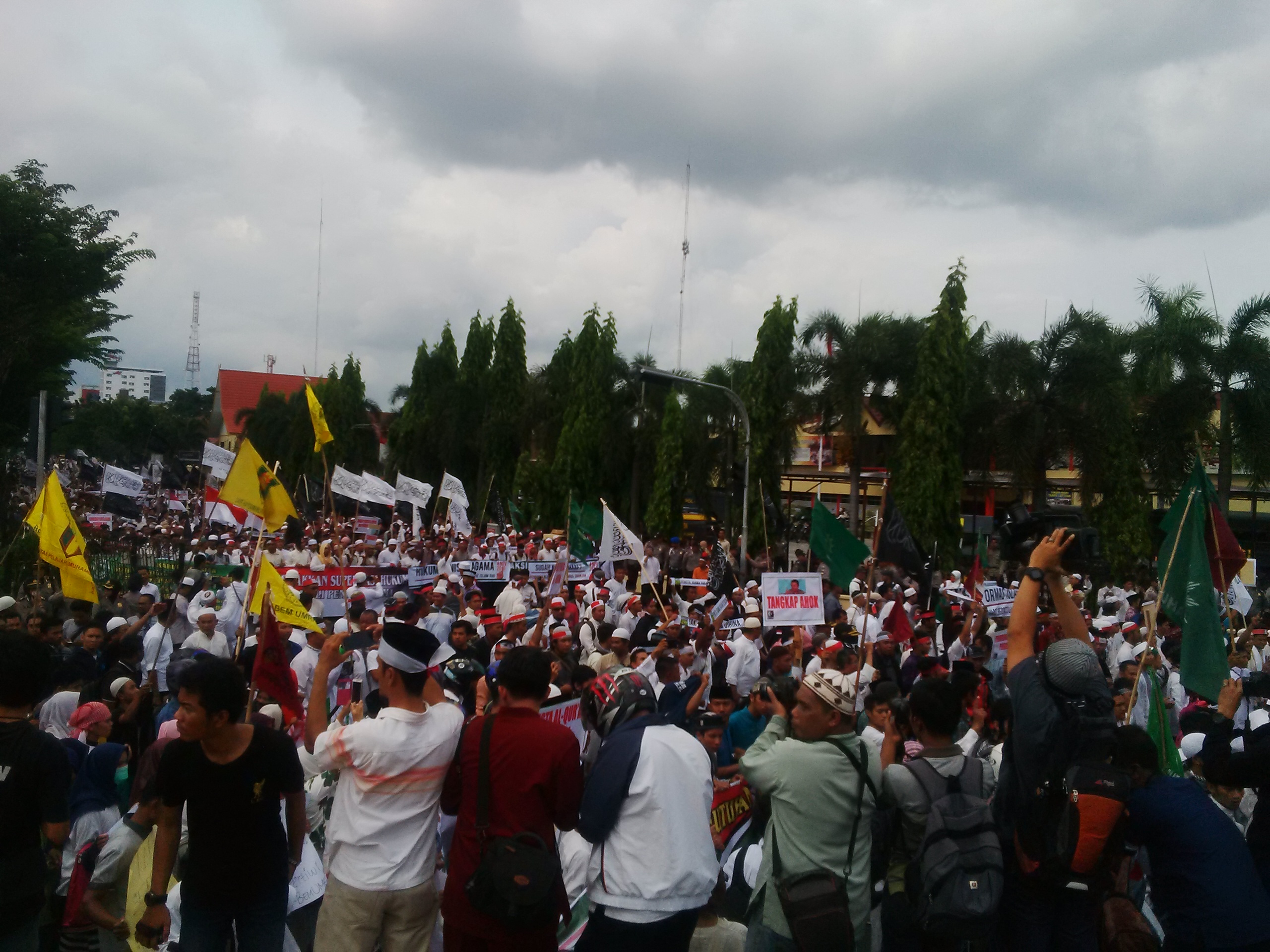 Ribuan Massa Penuhi Jalan Sudirman Tuntut Ahok Diadili!