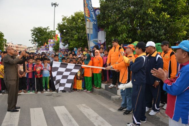 Ribuan Warga Bengkalis Meriahkan Jalan Santai