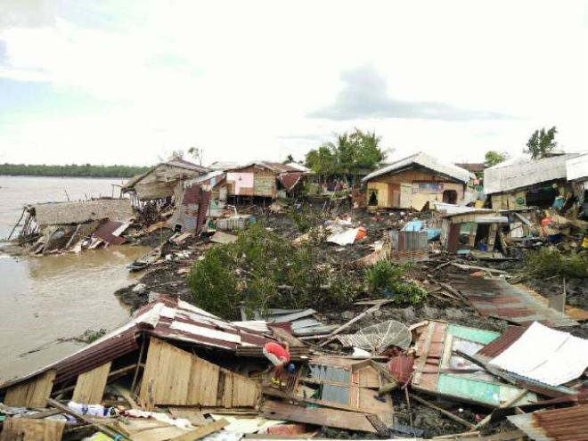 Rumah Ambruk, Korban Longsor di Indragiri Hilir Gelap Gulita