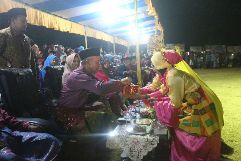 Said Hasyim Disambut Tari Persembahan dan Setepak Sirih