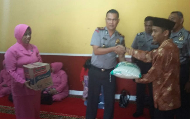 Sambut Ramadan, Polsek SKP Berbagi dengan Anak Panti Asuhan