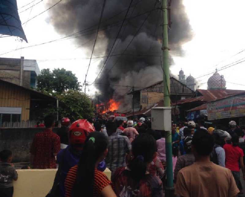 Setidaknya 20 Rumah dan 4 Ruko di Jalan Karet Pekanbaru Rata dengan Tanah