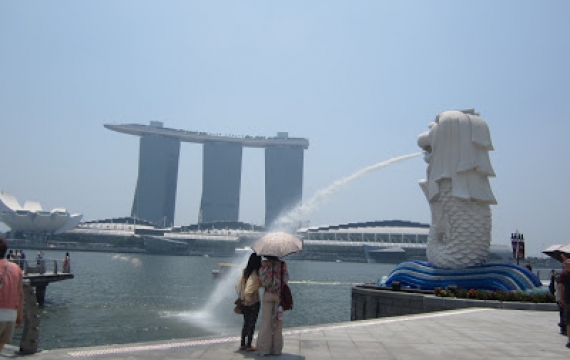 Singapura Denda Pembuang Puntung Rokok Rp 183 Juta