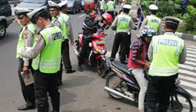 Tegakan Aturan Lalin, Sudah Belasan Polisi Ditilang di Jalan Raya
