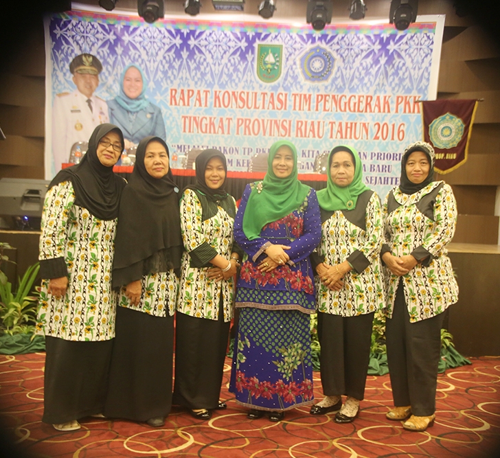 TP PKK Inhil Ikuti Penutupan Rapat Konsultasi PKK Tingkat Provinsi Riau Tahun 2016 di Pekanbaru